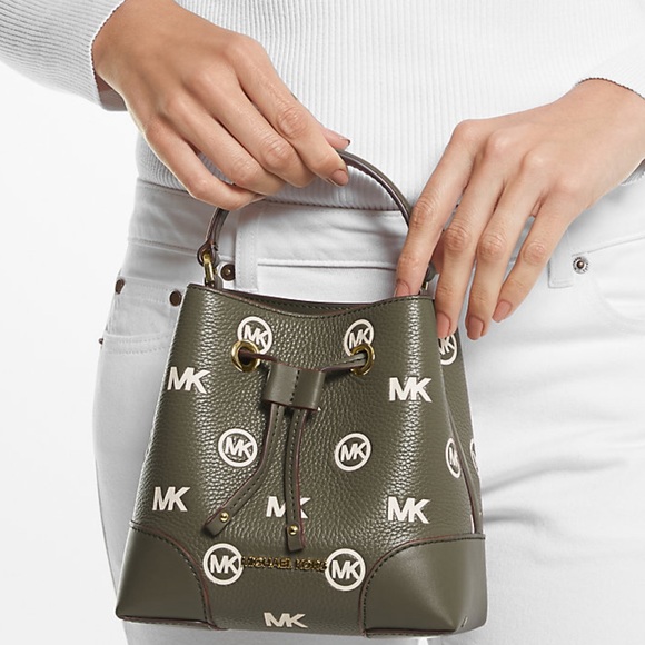 MICHAEL KORS
Mercer Small Logo Embossed Leather Bucket Bag
COLOR OLIVE
NWT - Picture 1 of 4